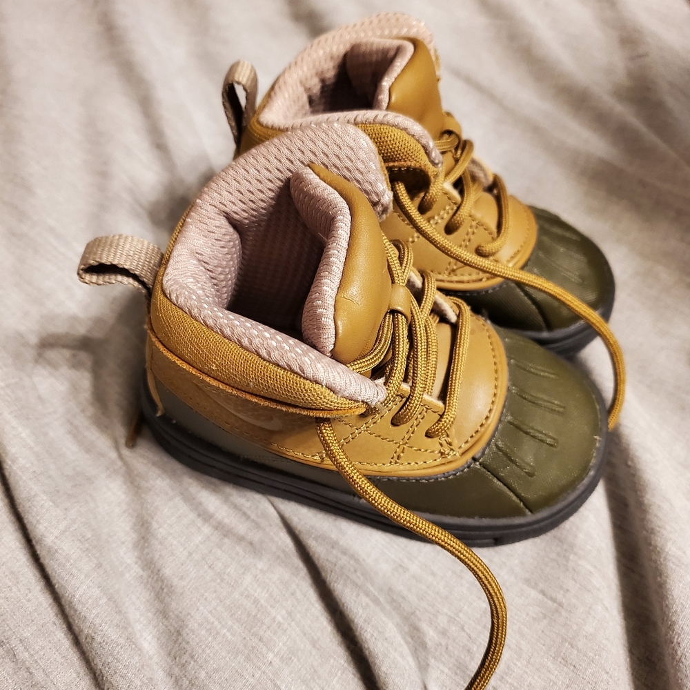 Baby nike ACGs
